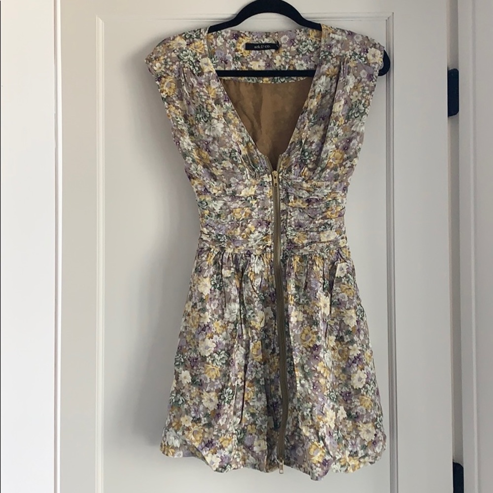 Flower patterned short sleeved zipper dress